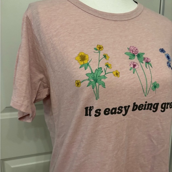 "Its Easy Being Green" floral pink basic tee size XL - Picture 3 of 10
